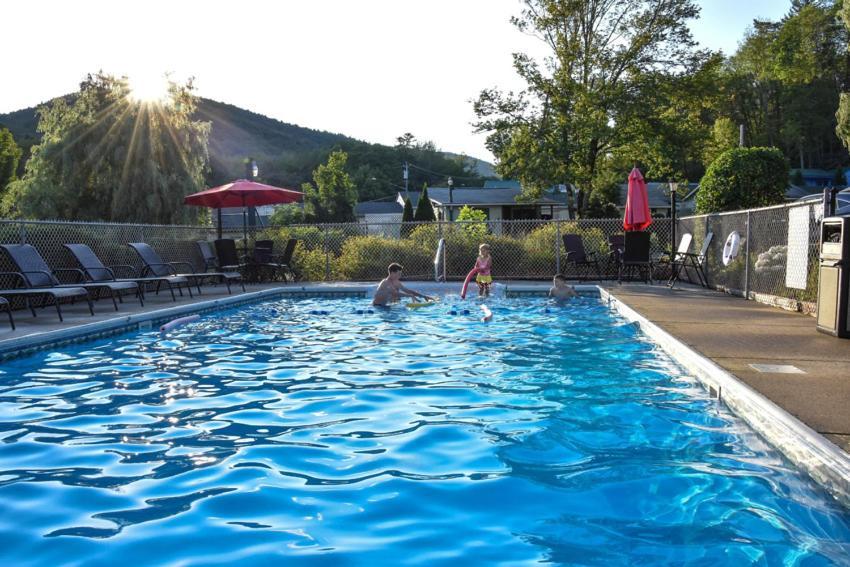 Adirondack Sunrise Lodge Lake George Exterior foto