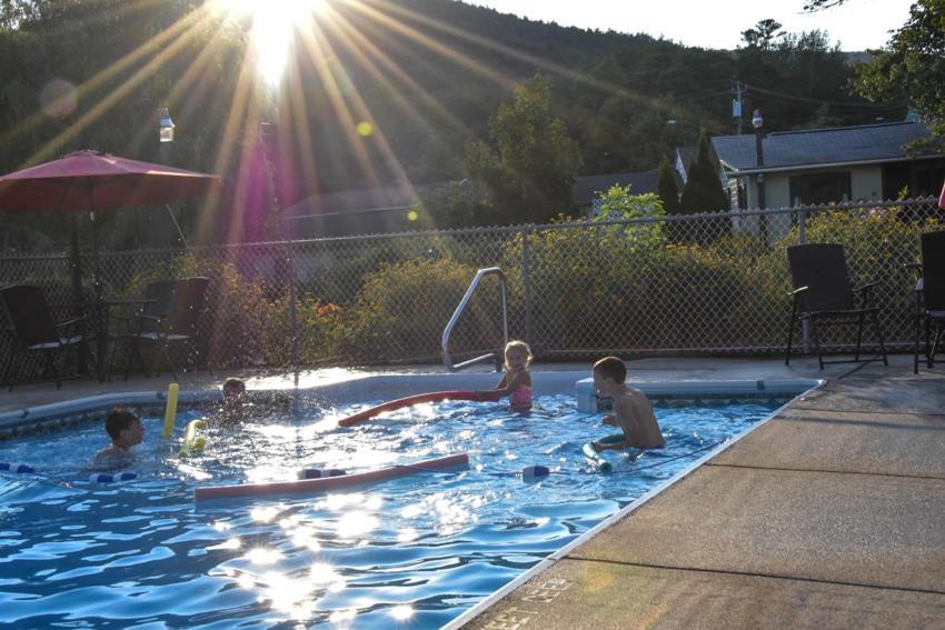 Adirondack Sunrise Lodge Lake George Exterior foto