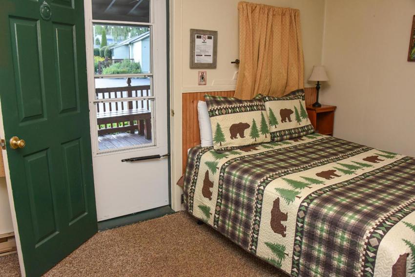 Adirondack Sunrise Lodge Lake George Exterior foto
