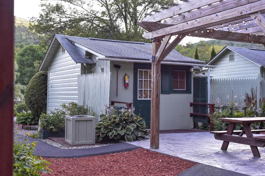 Adirondack Sunrise Lodge Lake George Exterior foto