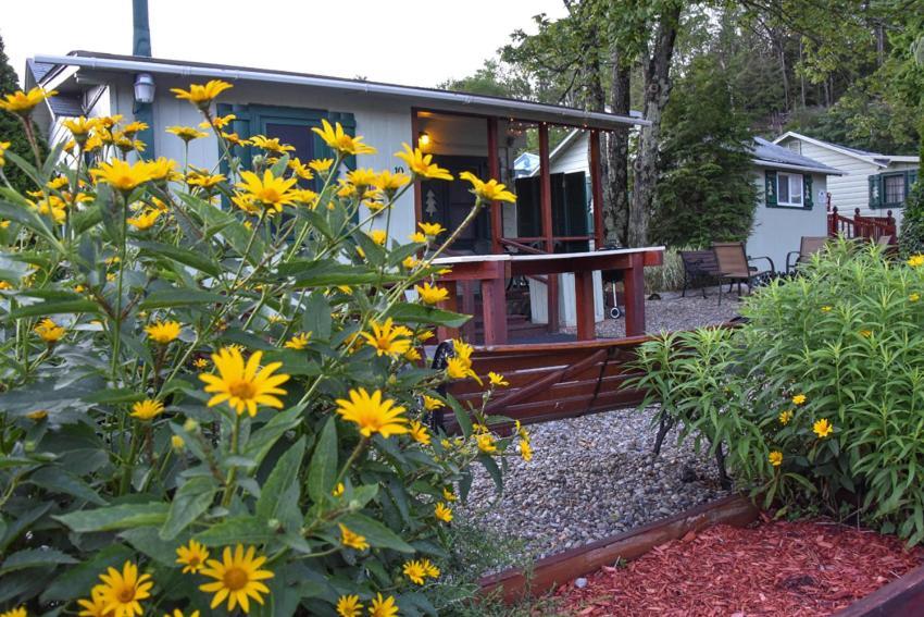 Adirondack Sunrise Lodge Lake George Exterior foto
